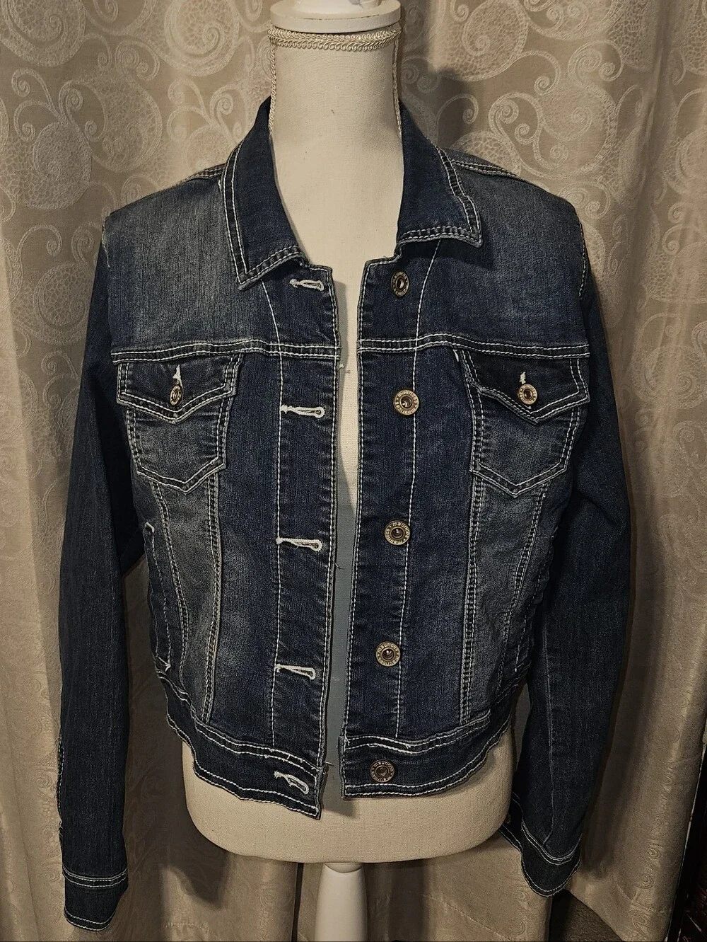 Maurices Medium Wash Denim Jacket in Blue Size 0 - Picture 3 of 9